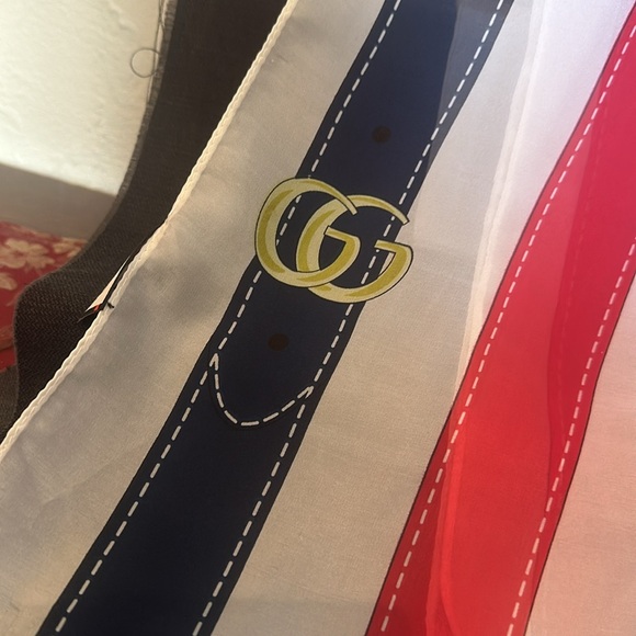 Gucci iconic Red&Blue silk scarf - Picture 4 of 9